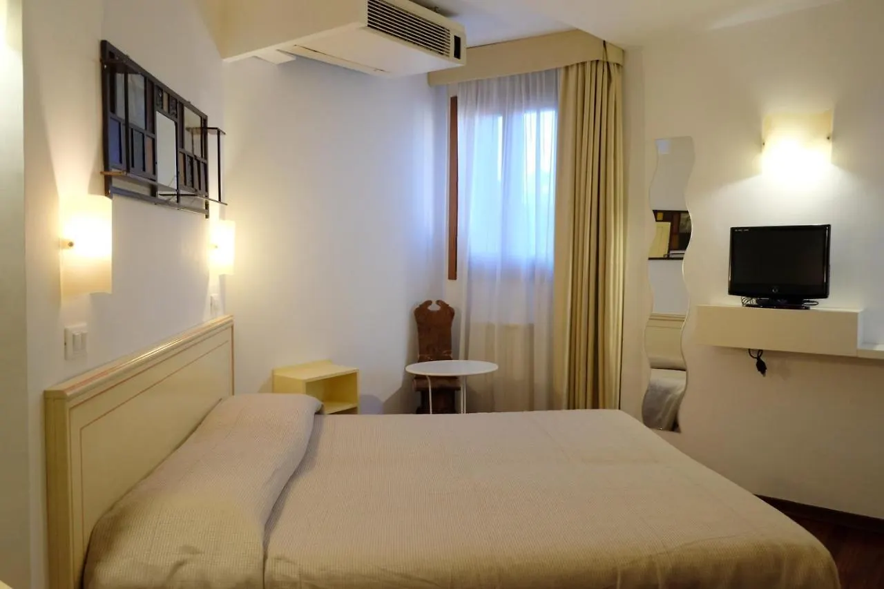 ונציה Hotel Ai Do Mori 0*,  איטליה